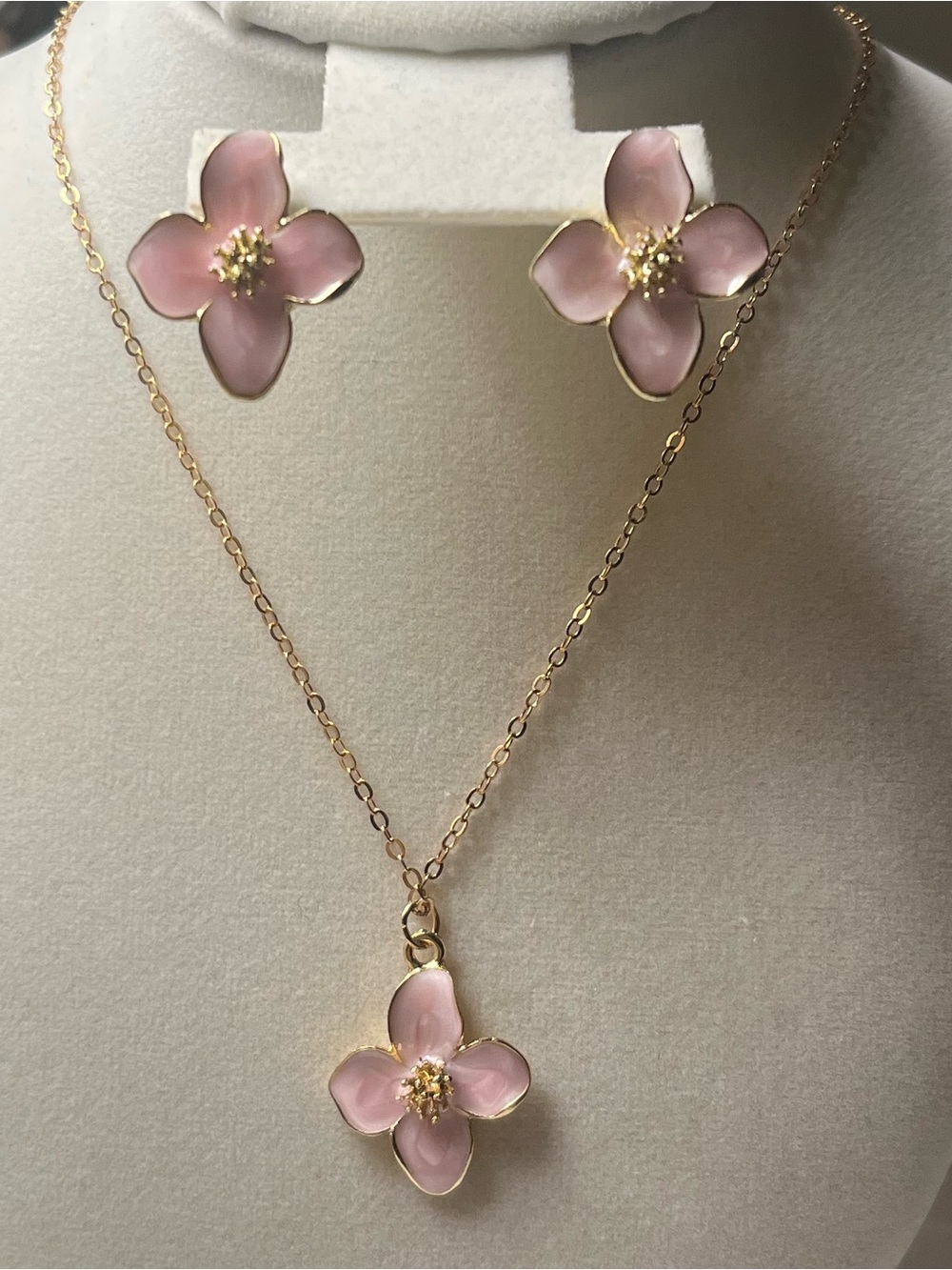Pink Enamel Floral Necklace & Earrings Set – Gold Tone